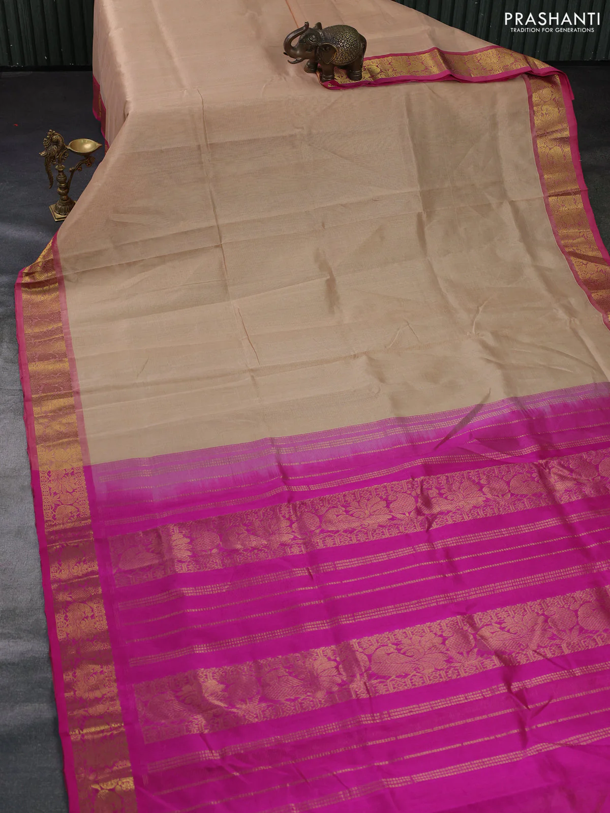 Silk cotton saree sandal and pink with allover vairosi pattern and annam zari woven border - Image 2