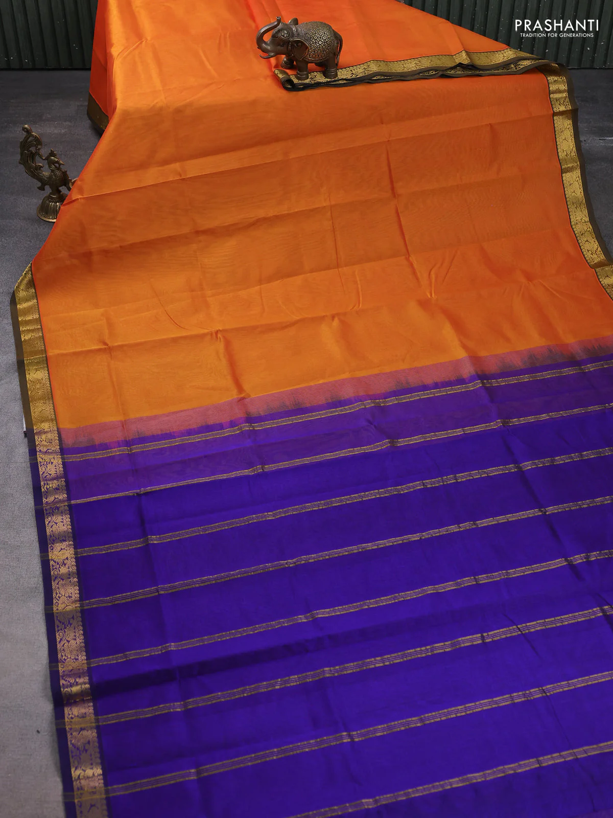 Silk cotton saree sunset orange and violet with plain body and annam zari woven border - Image 2