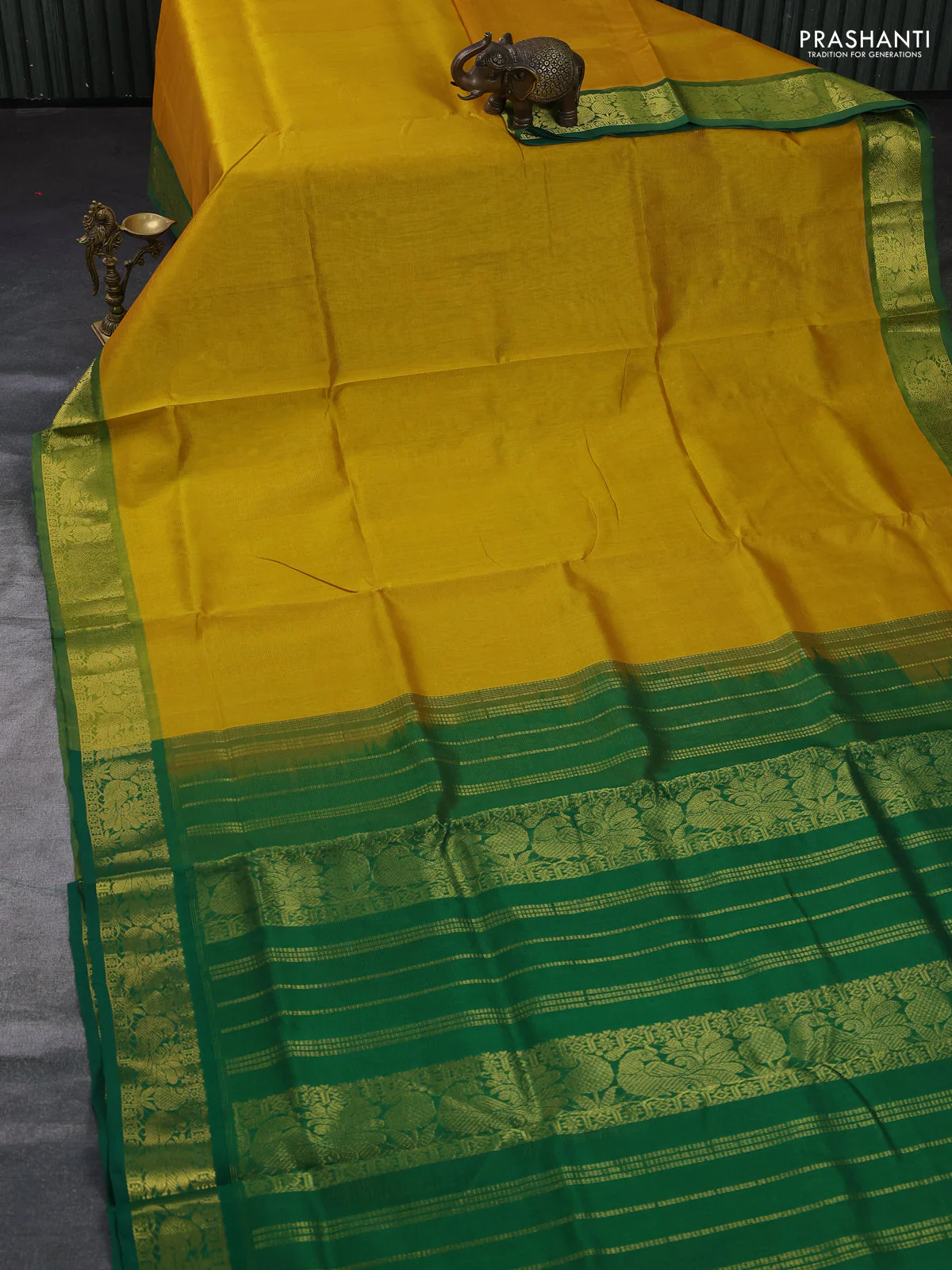 Silk cotton saree yellow and green with allover vairosi pattern and annam zari woven border - Image 2