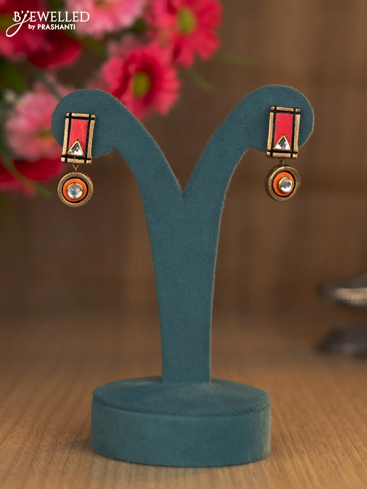 Terracotta pink and orange necklace with hangings - Image 2