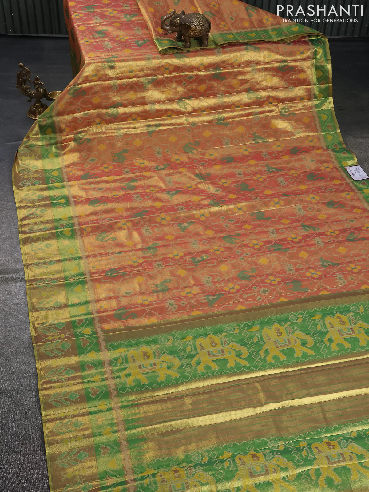Tissue paithani saree dual shade of peach pink and green with allover ikat thread weaves and paithani style border - Image 2