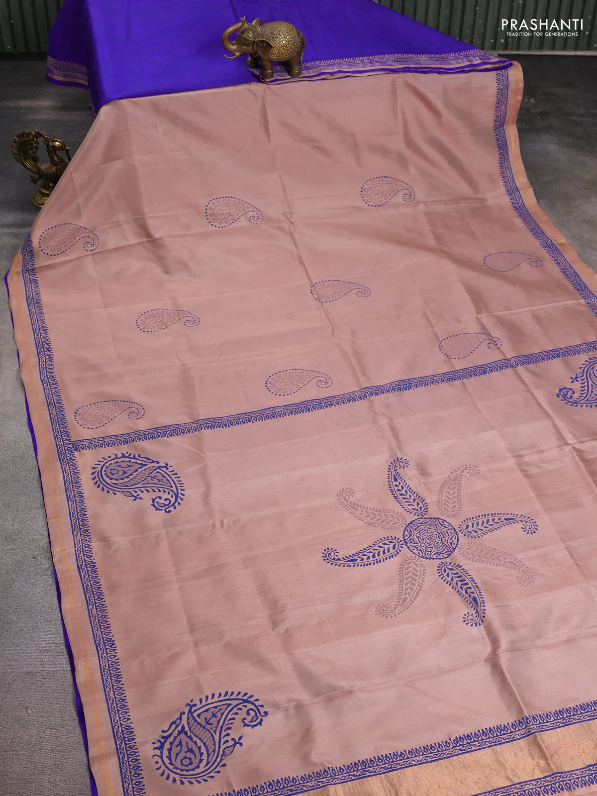 Uppada block printed partly silk saree beige and blue with paisley butta prints and zari woven border - Image 2