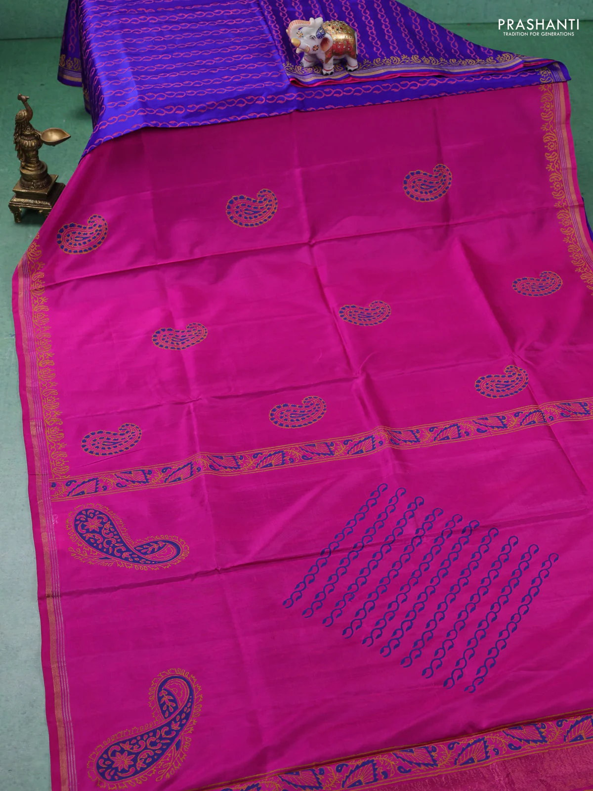 Uppada block printed partly silk saree pink and blue with paisley butta prints and zari woven border - Image 2