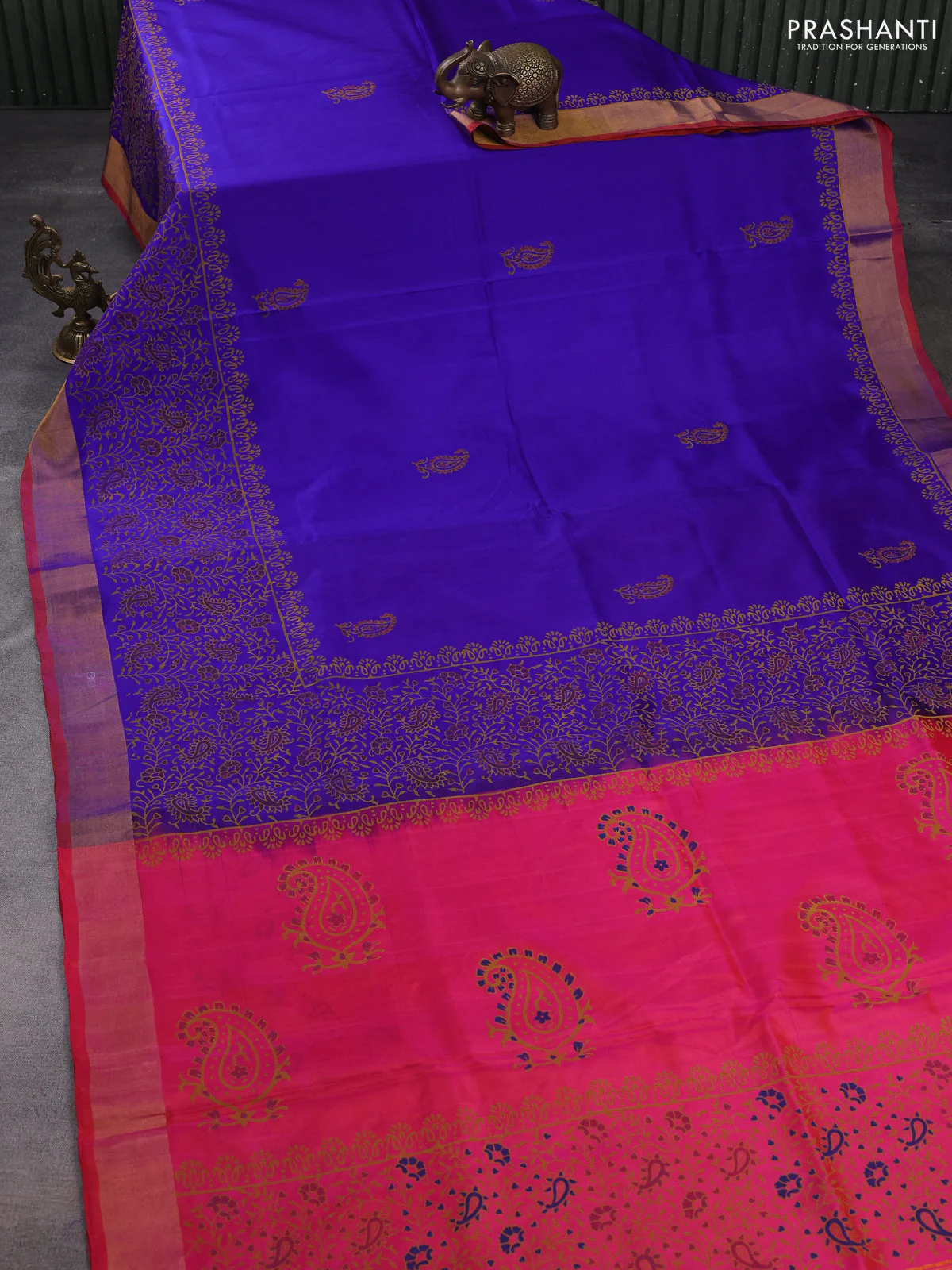 Uppada block printed silk saree blue and dual shade of pinkish orange with paisley butta prints and zari woven border - Image 2