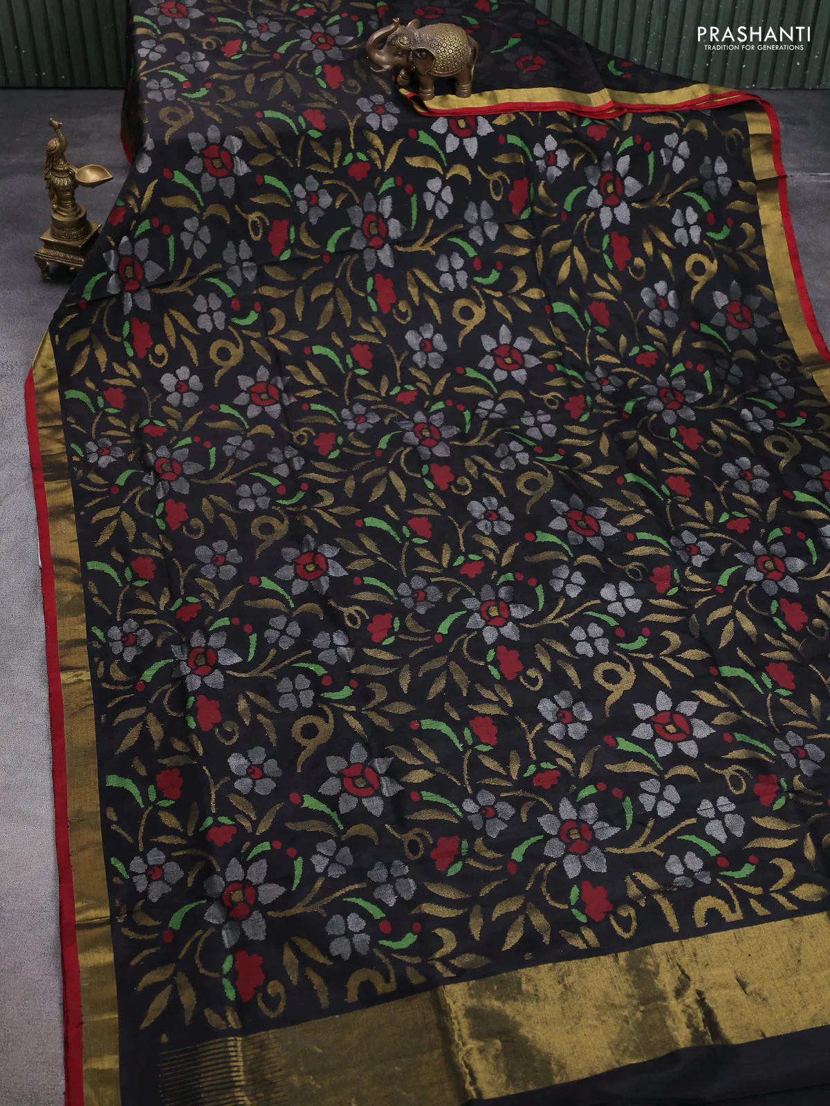 Uppada jamdhani silk saree black and red with allover floral jamdhani weaves and zari woven border - Image 2