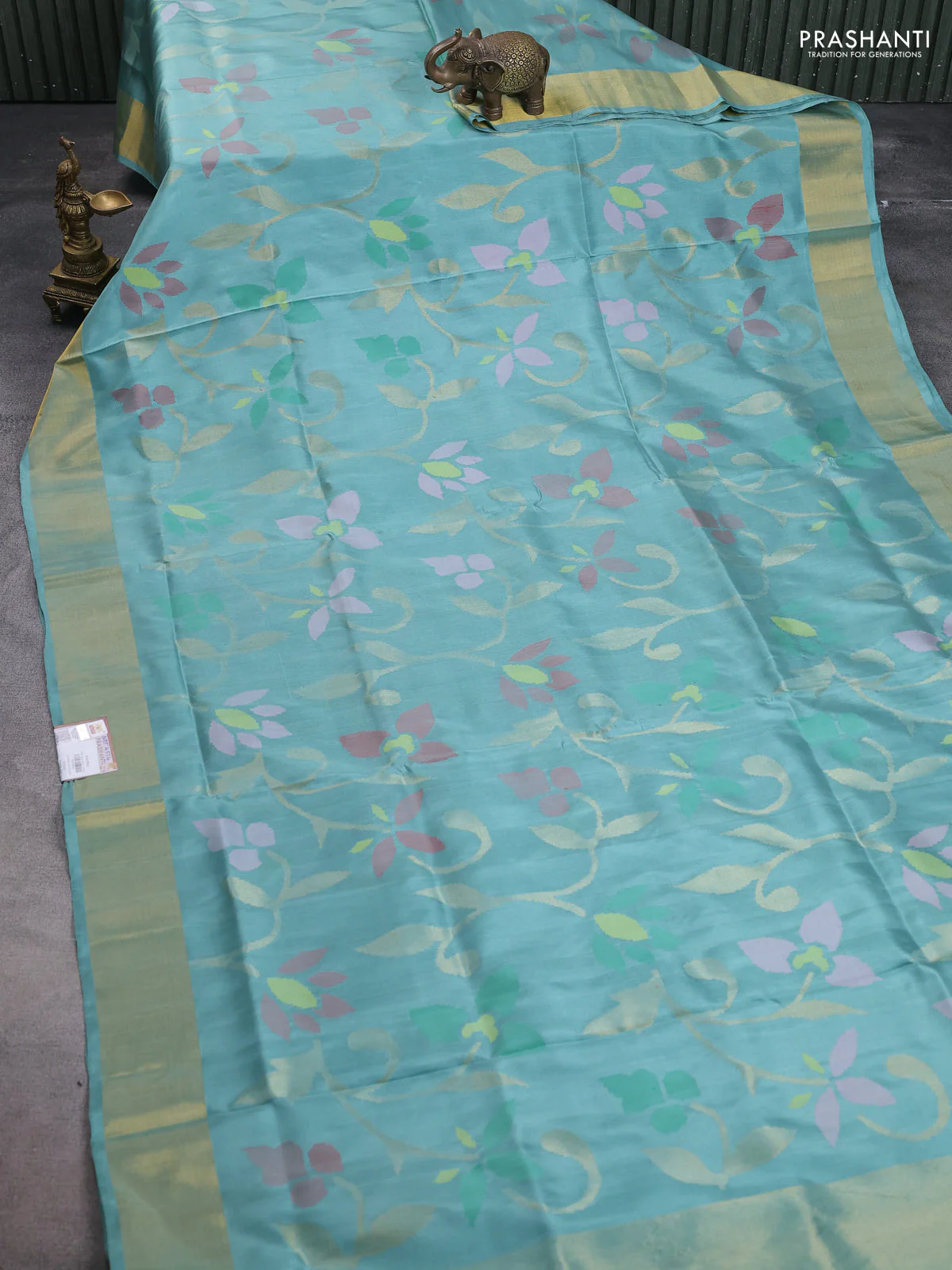 Uppada jamdhani silk saree pastel blue shade with allover floral jamdhani weaves and zari woven border - Image 2