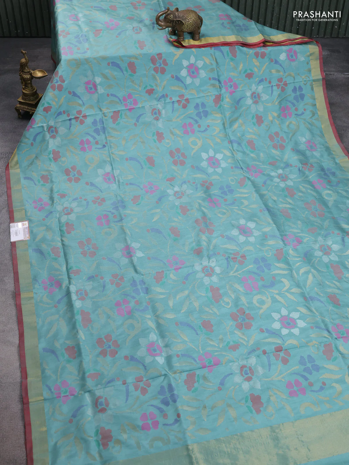 Uppada jamdhani silk saree pastel green and red with allover floral jamdhani weaves and zari woven border - Image 2