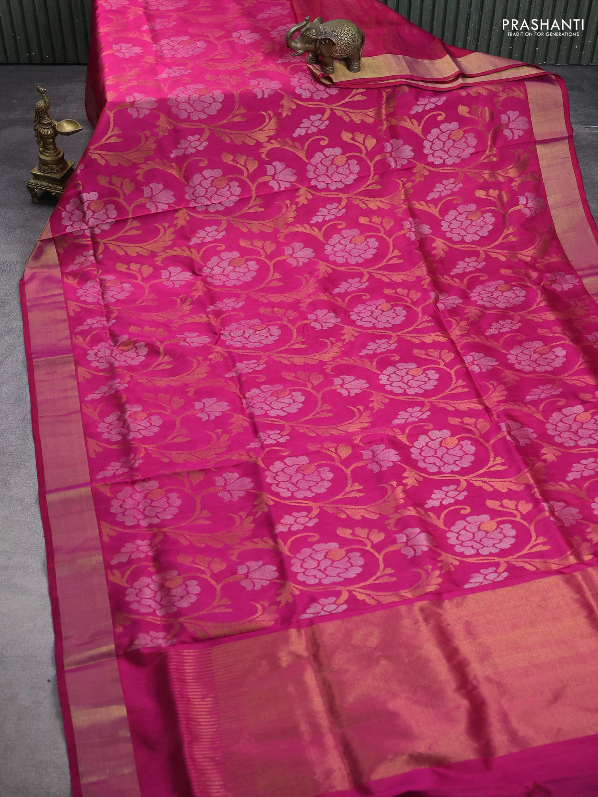 Uppada jamdhani silk saree pink with allover floral jamdhani weaves and zari woven border - Image 2