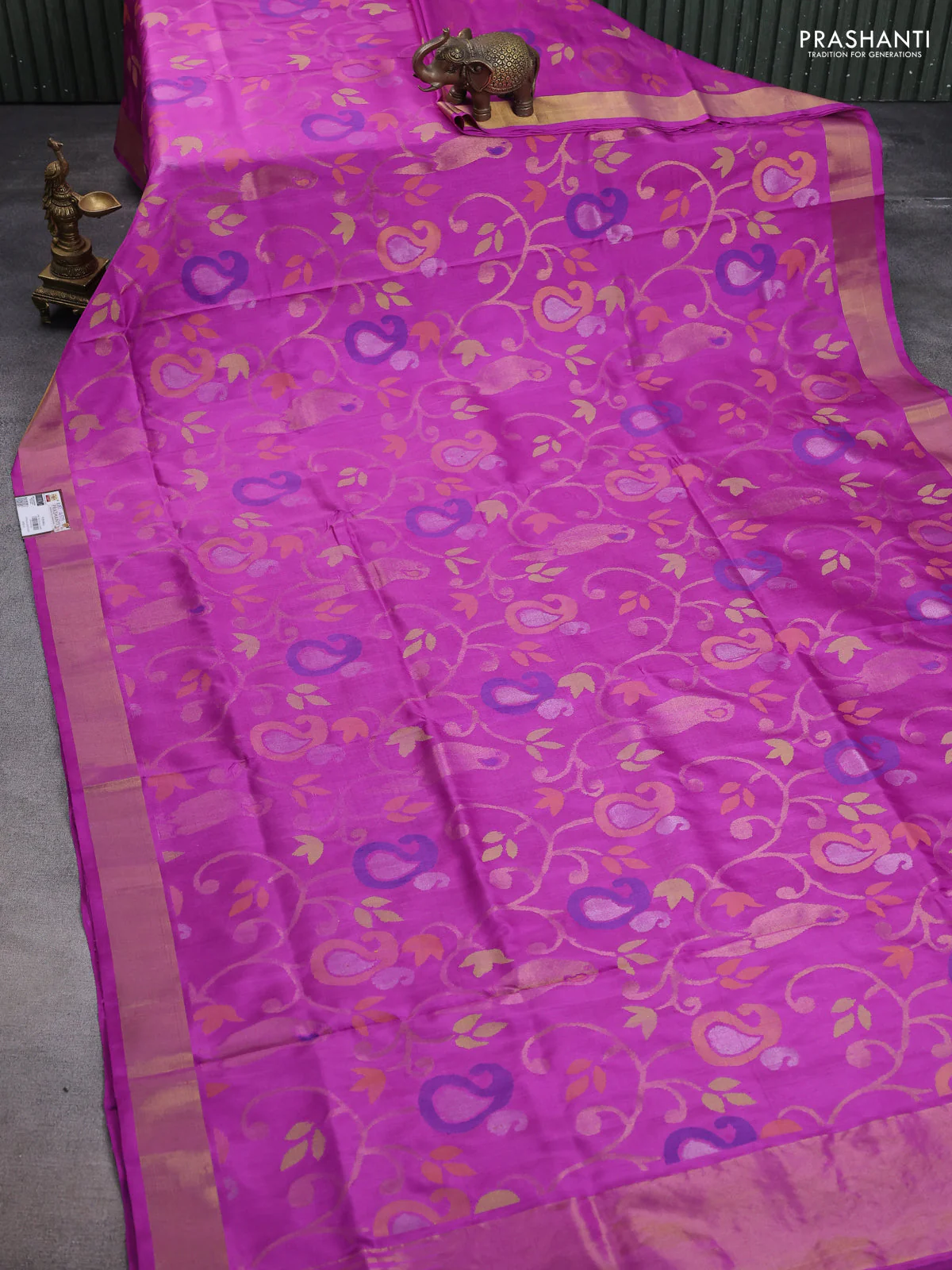 Uppada jamdhani silk saree purple with allover jamdhani weaves and zari woven border - Image 2