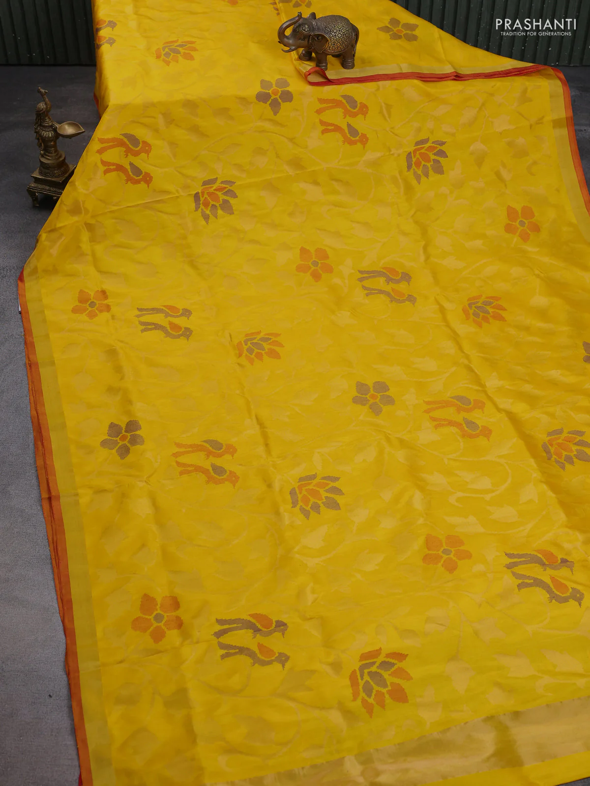 Uppada jamdhani silk saree yellow and red with allover jamdhani weaves and zari woven border - Image 2