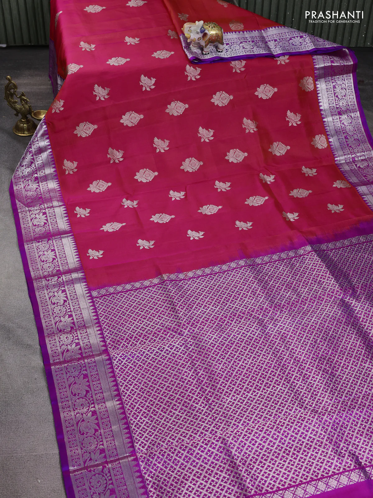 Venkatagiri silk saree dual shade of pink and purple with silver zari woven buttas and silver zari woven border - Image 2