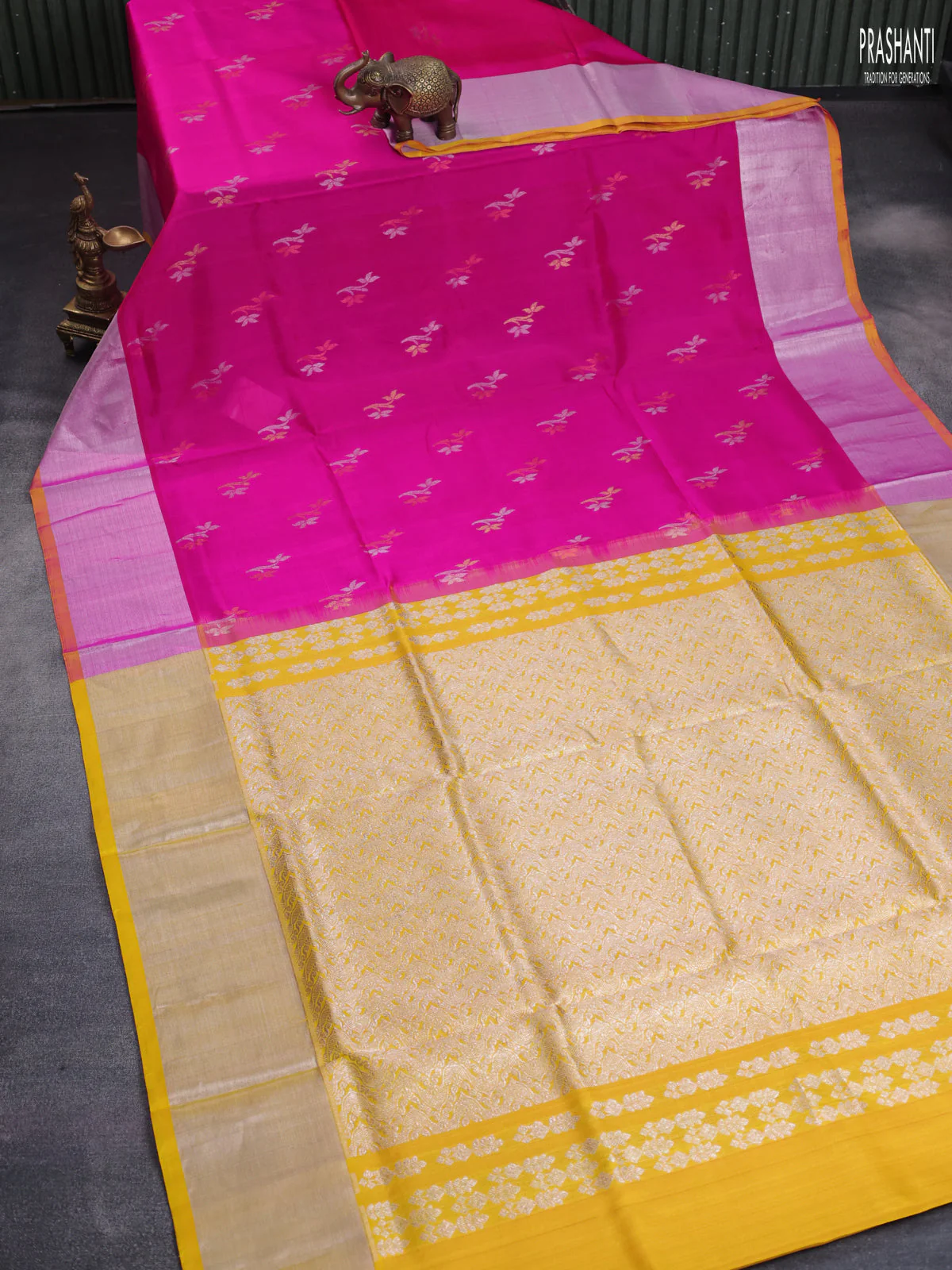 Venkatagiri silk saree dual shade of pink and yellow with silver & gold zari woven floral buttas and silver zari woven border - Image 2