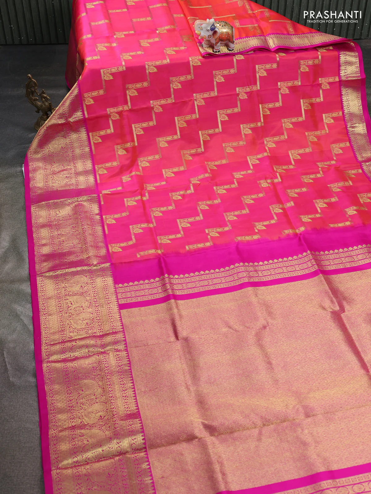 Venkatagiri silk saree dual shade of pinkish orange and pink with allover zig zag zari weaves and long zari woven border - Image 2