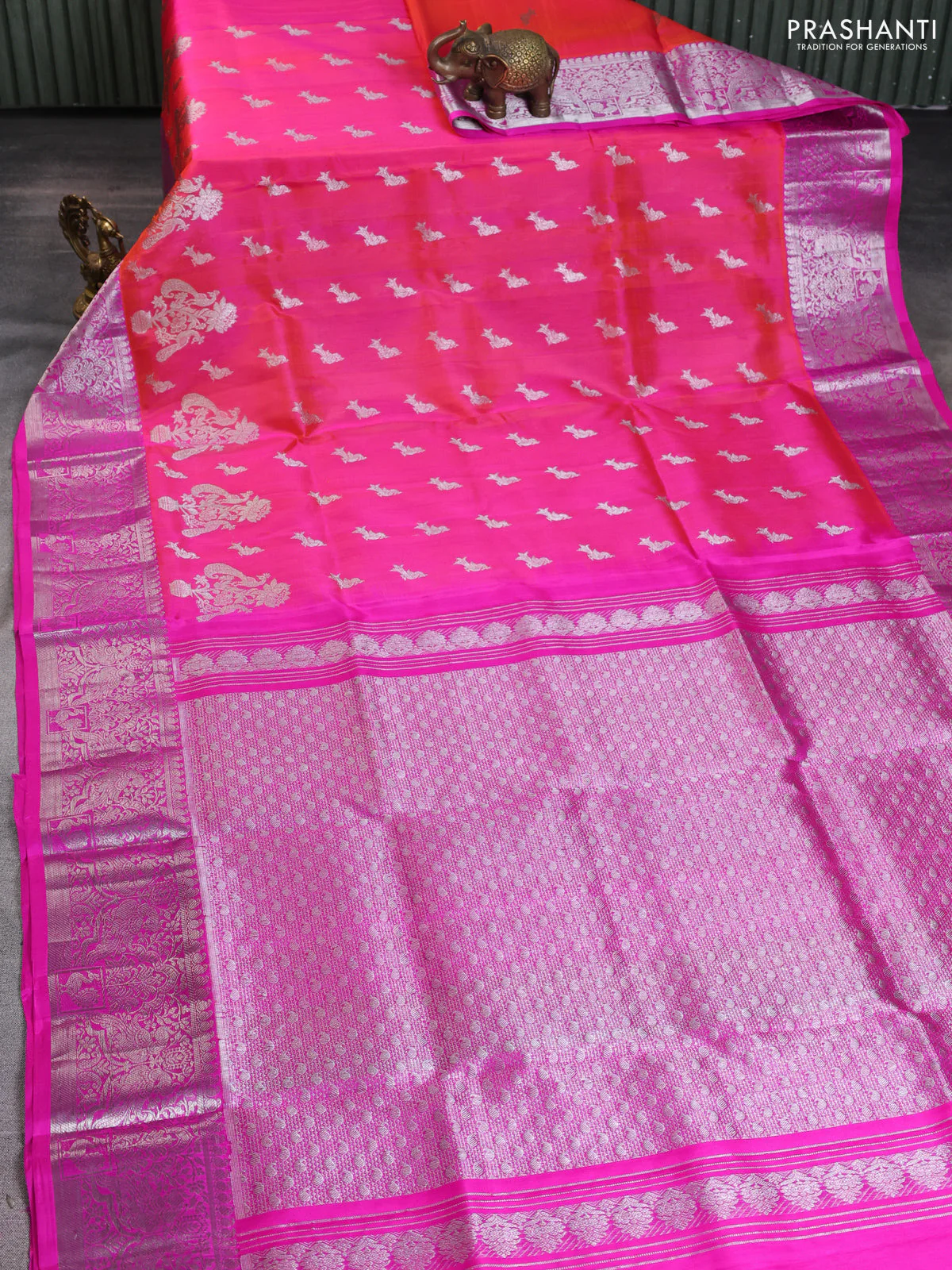 Venkatagiri silk saree dual shade of pinkish orange and pink with silver zari woven buttas and silver zari woven border - Image 2