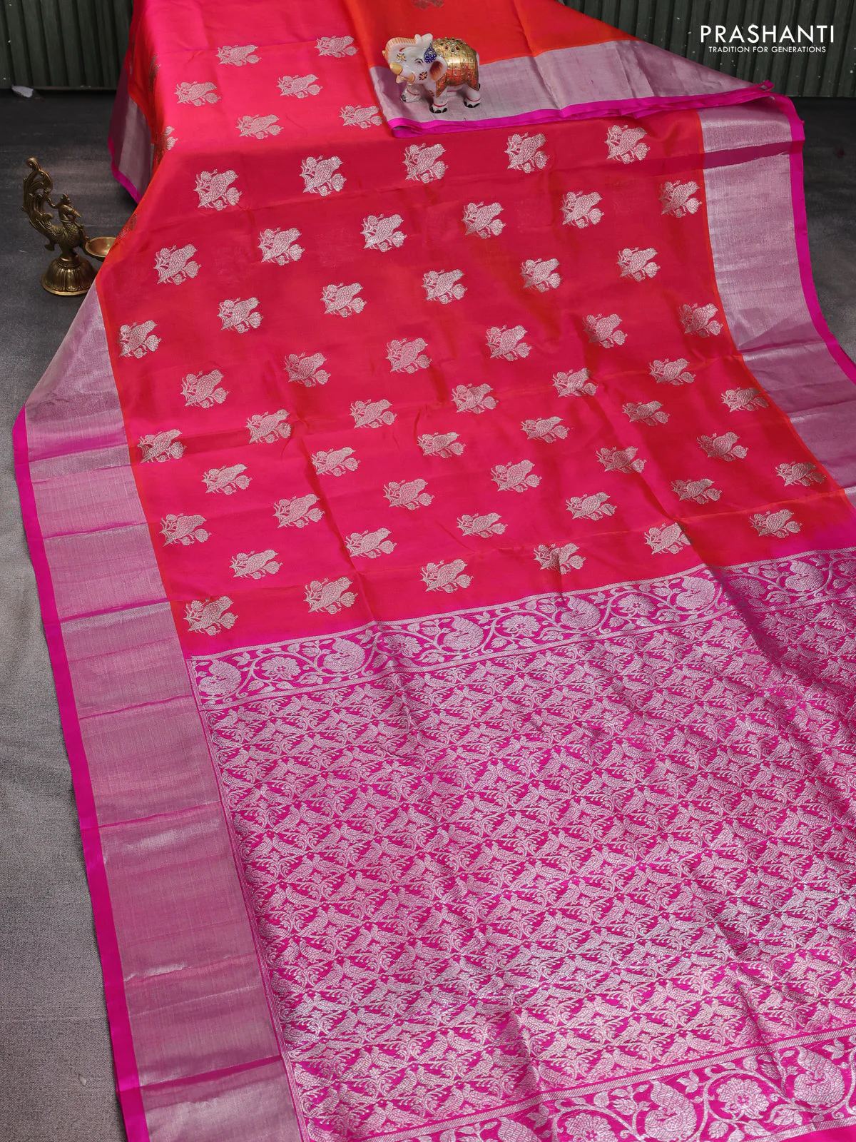 Venkatagiri silk saree dual shade of pinkish orange and pink with silver zari woven buttas and silver zari woven border - Image 2