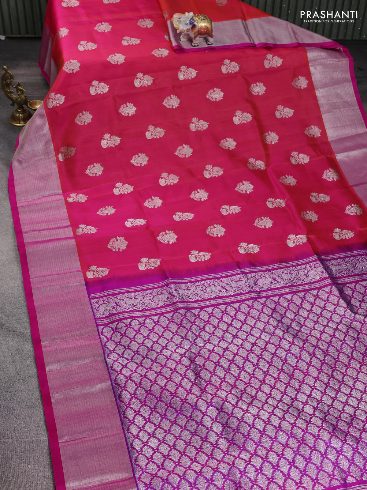 Venkatagiri silk saree dual shade of pinkish orange and pink with silver zari woven buttas and silver zari woven border - Image 2