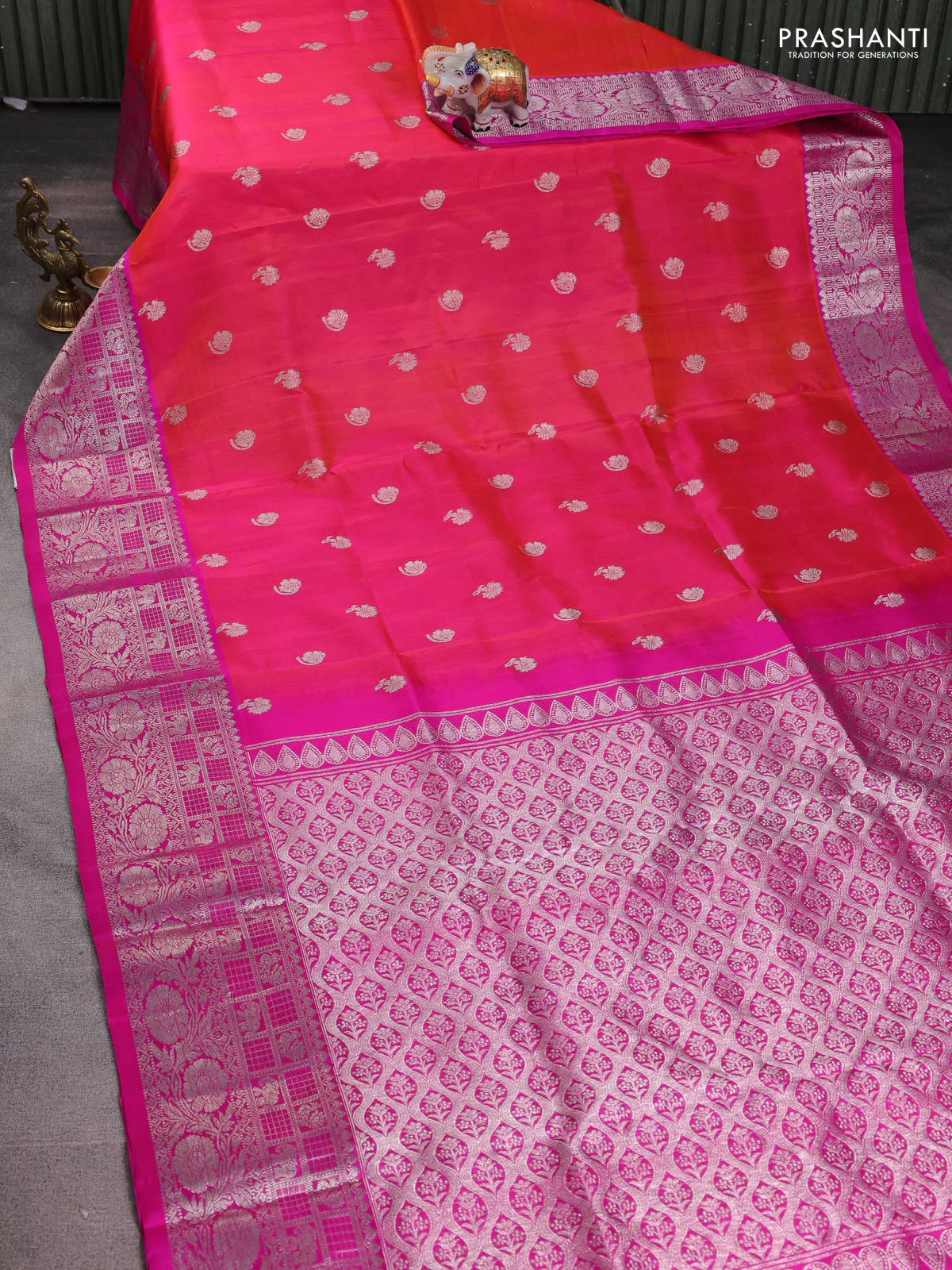 Venkatagiri silk saree dual shade of pinkish orange and pink with silver zari woven buttas and silver zari woven border - Image 2