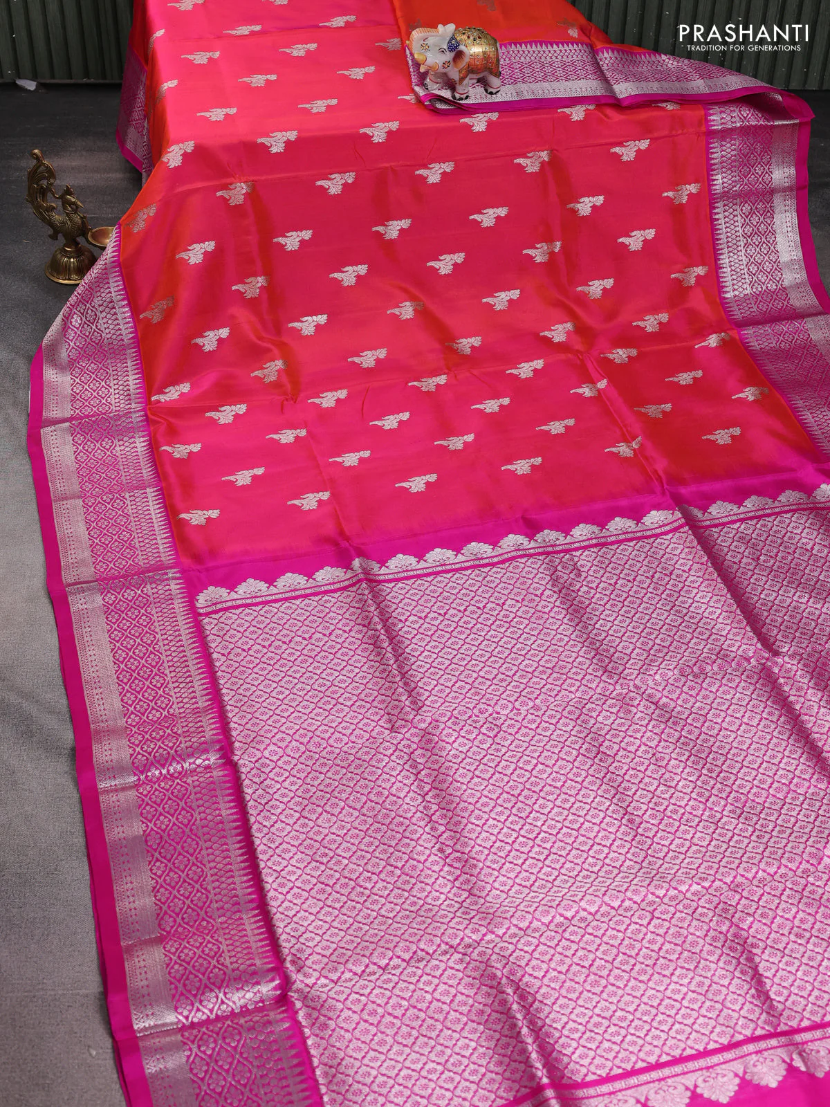 Venkatagiri silk saree dual shade of pinkish orange and pink with silver zari woven buttas and silver zari woven border - Image 2
