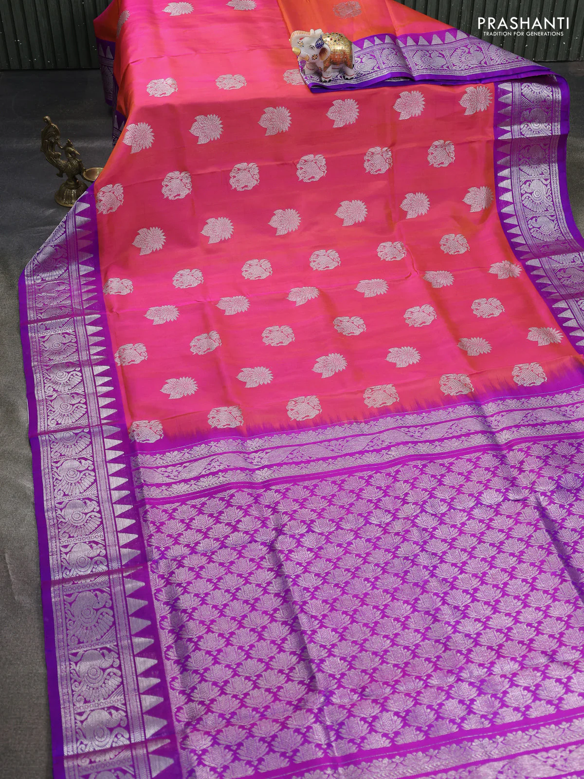 Venkatagiri silk saree dual shade of pinkish orange and purple with silver zari woven buttas and silver zari woven border - Image 2