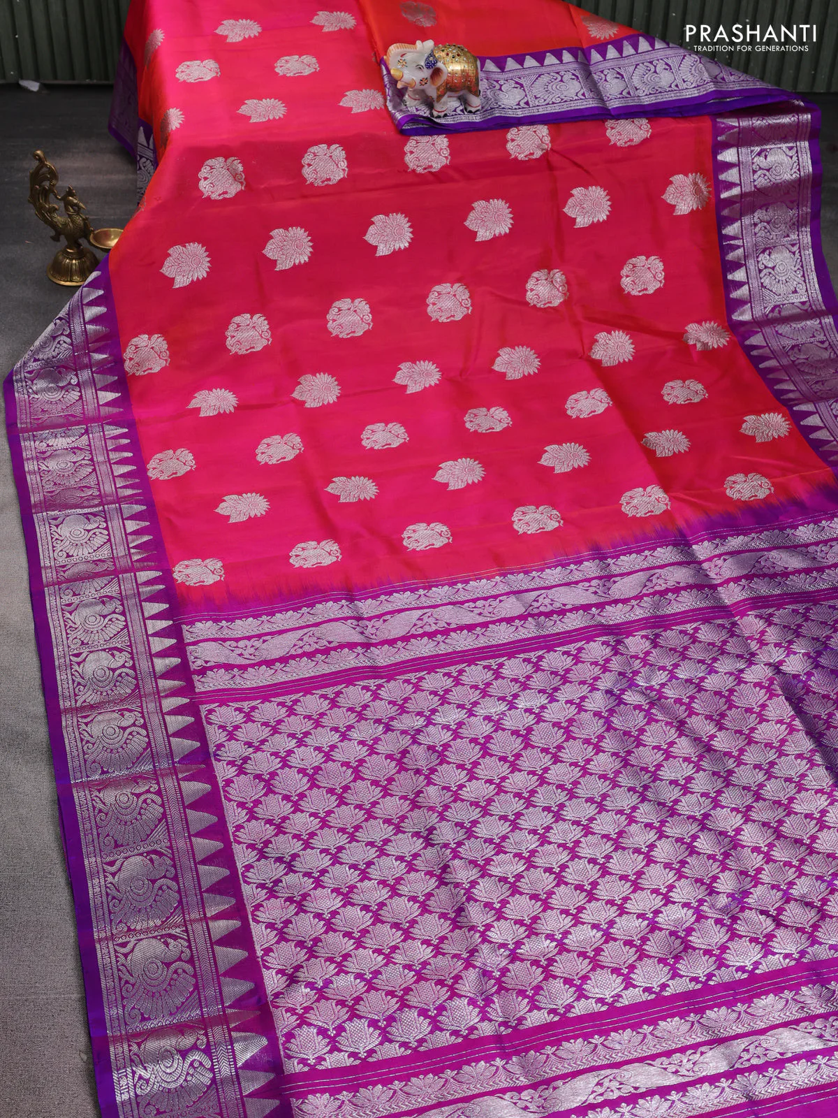 Venkatagiri silk saree dual shade of pinkish orange and purple with silver zari woven buttas and silver zari woven border - Image 2