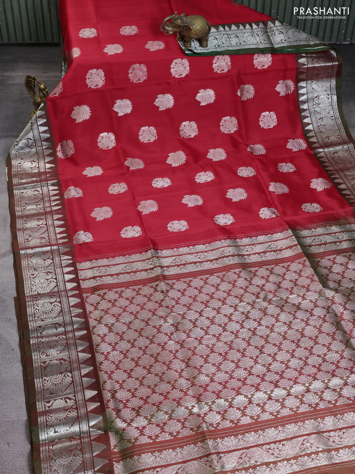 Venkatagiri silk saree red and manthulir green with silver zari woven buttas and silver zari woven border - Image 2