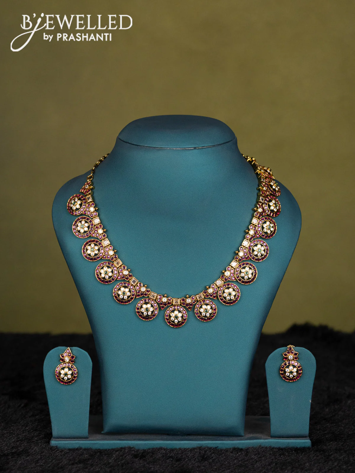 Wine shade Kanchipuram silk saree with matching antique necklace - Image 4