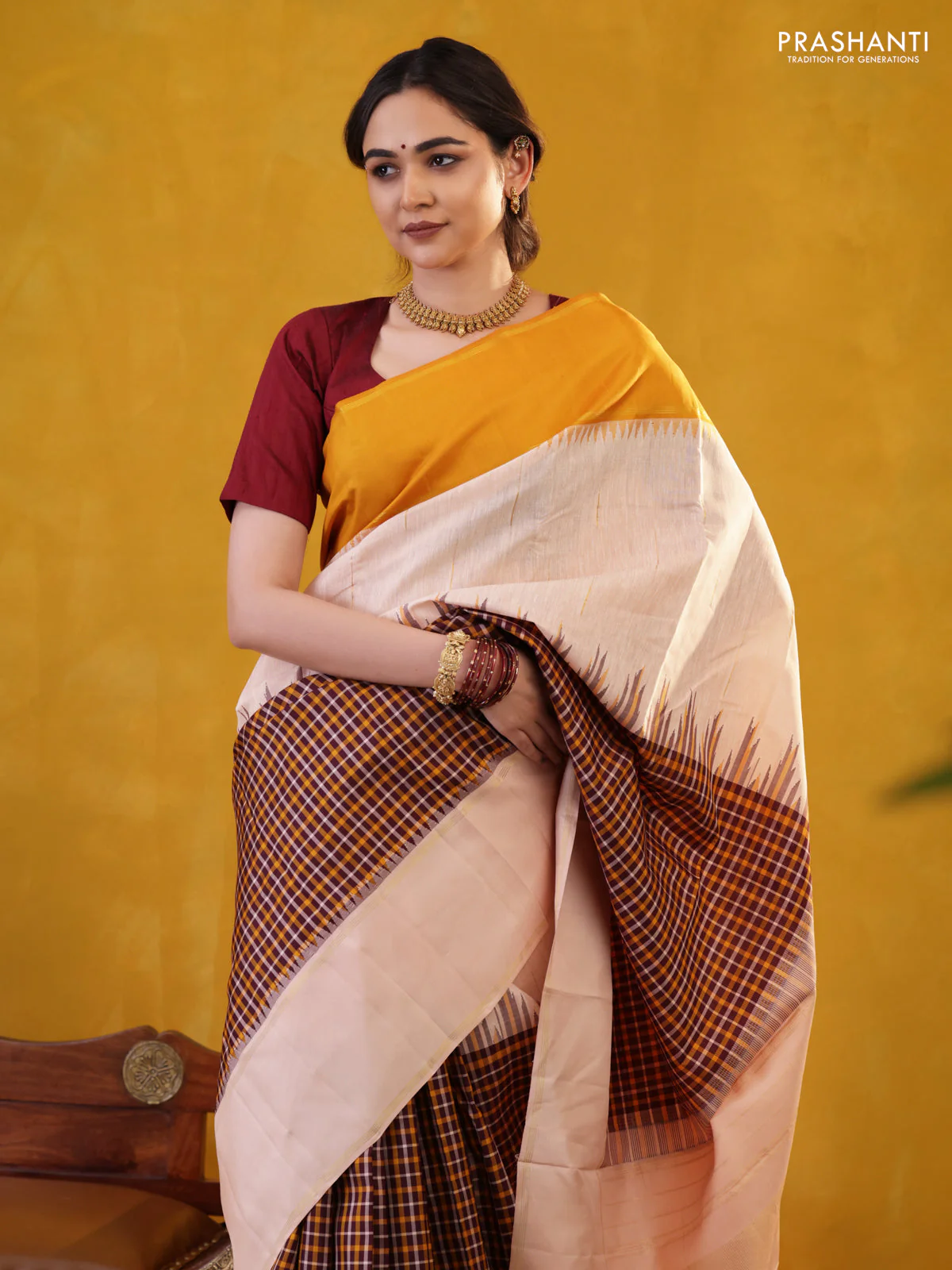 Wine Shade-Mustard yellow Pure Kanchipuram Silk Saree With Checked pattern & ganga Jamuna Border - Image 2