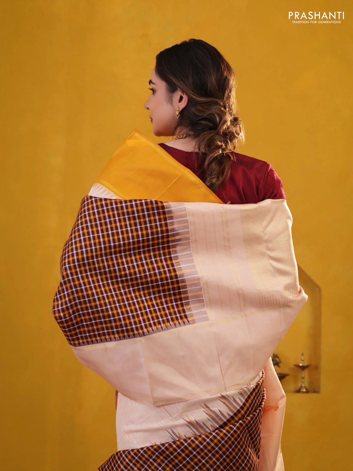 Wine Shade-Mustard yellow Pure Kanchipuram Silk Saree With Checked pattern & ganga Jamuna Border - Image 4