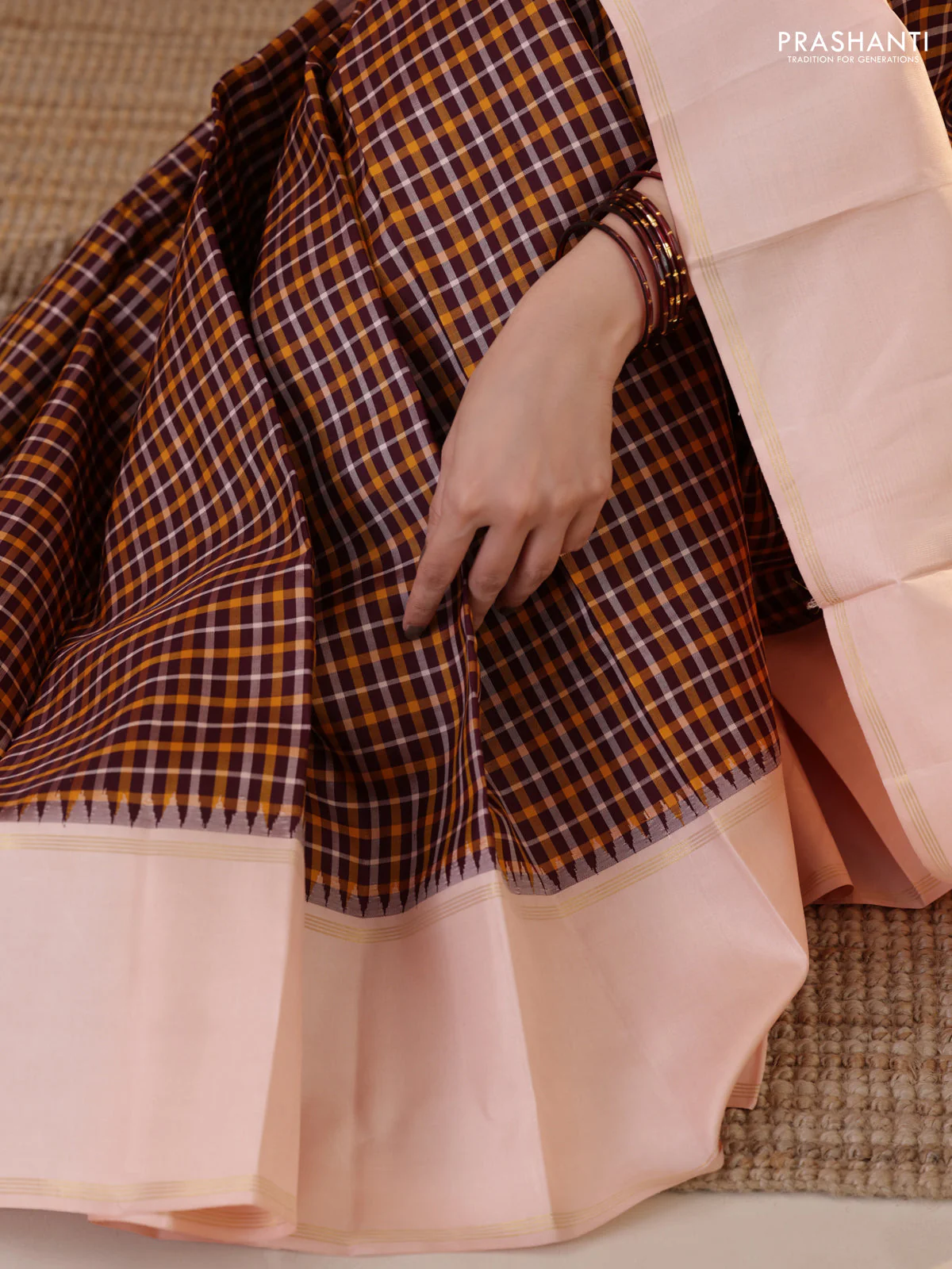 Wine Shade-Mustard yellow Pure Kanchipuram Silk Saree With Checked pattern & ganga Jamuna Border - Image 5