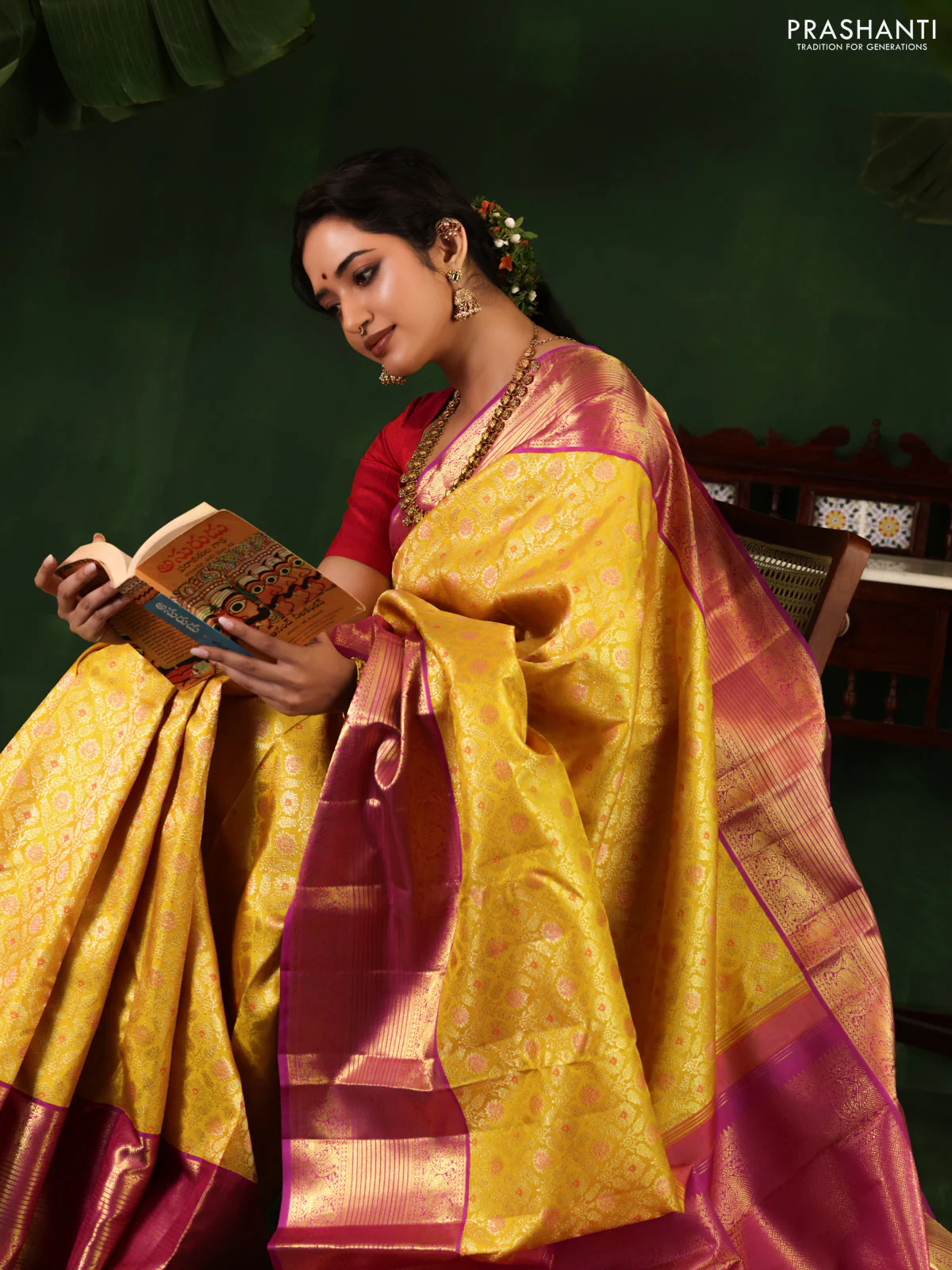 Yellow-Purple Pure Kanchipuram Silk Saree With Allover Zari woven Brocade weaves - Image 4