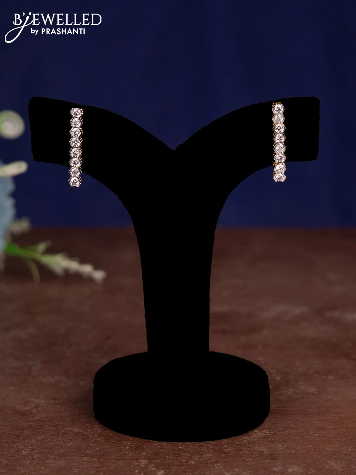 Zircon necklace with cz stones in gold finish - Image 2