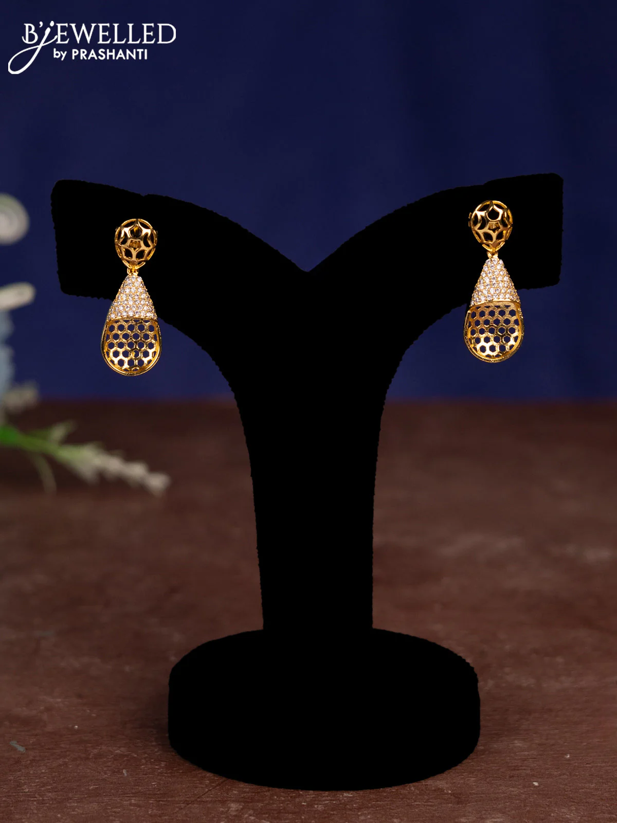 Zircon necklace with cz stones in gold finish - Image 2
