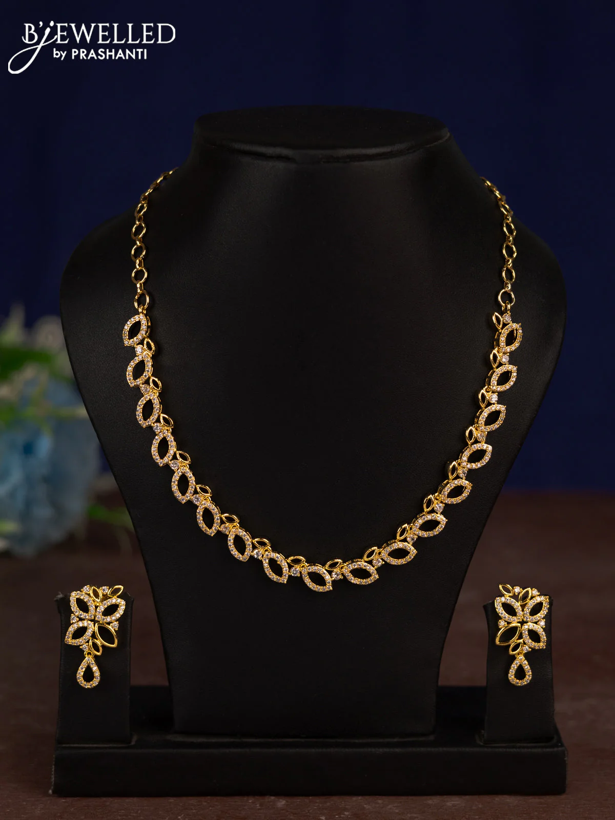Zircon necklace with cz stones in gold finish