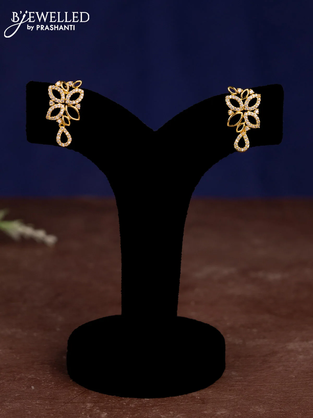 Zircon necklace with cz stones in gold finish - Image 2