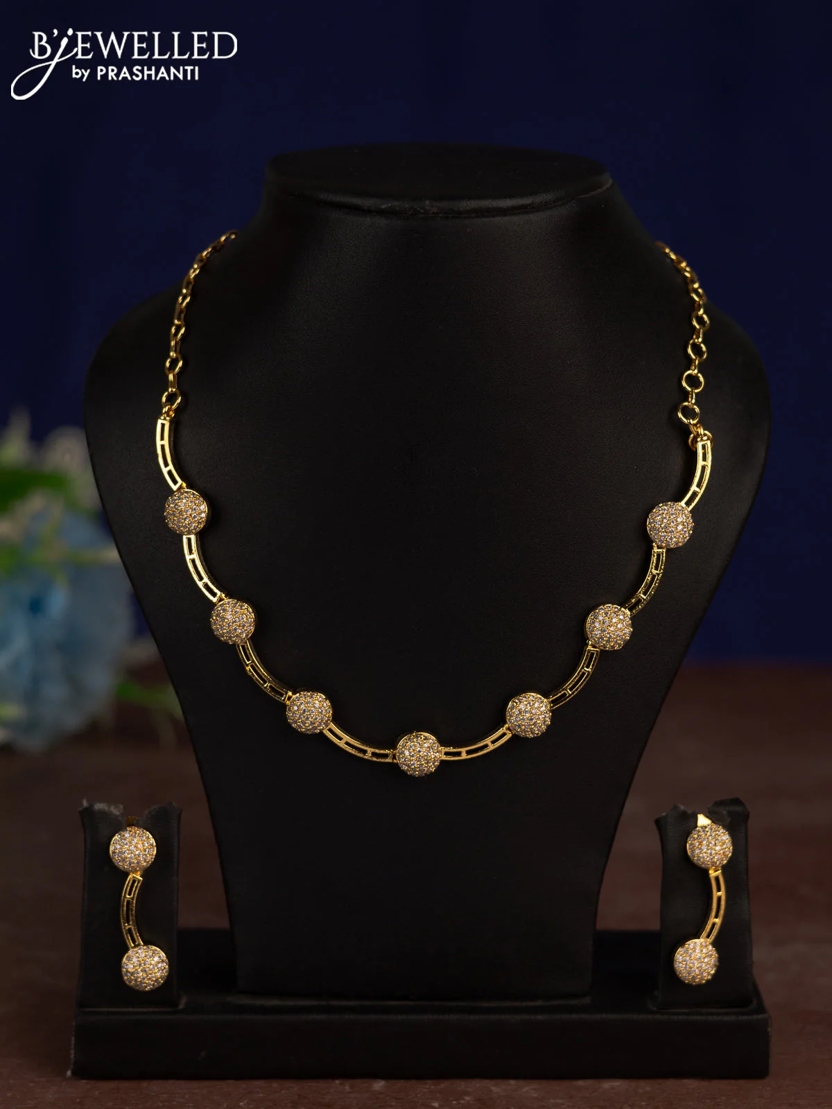 Zircon necklace with cz stones in gold finish