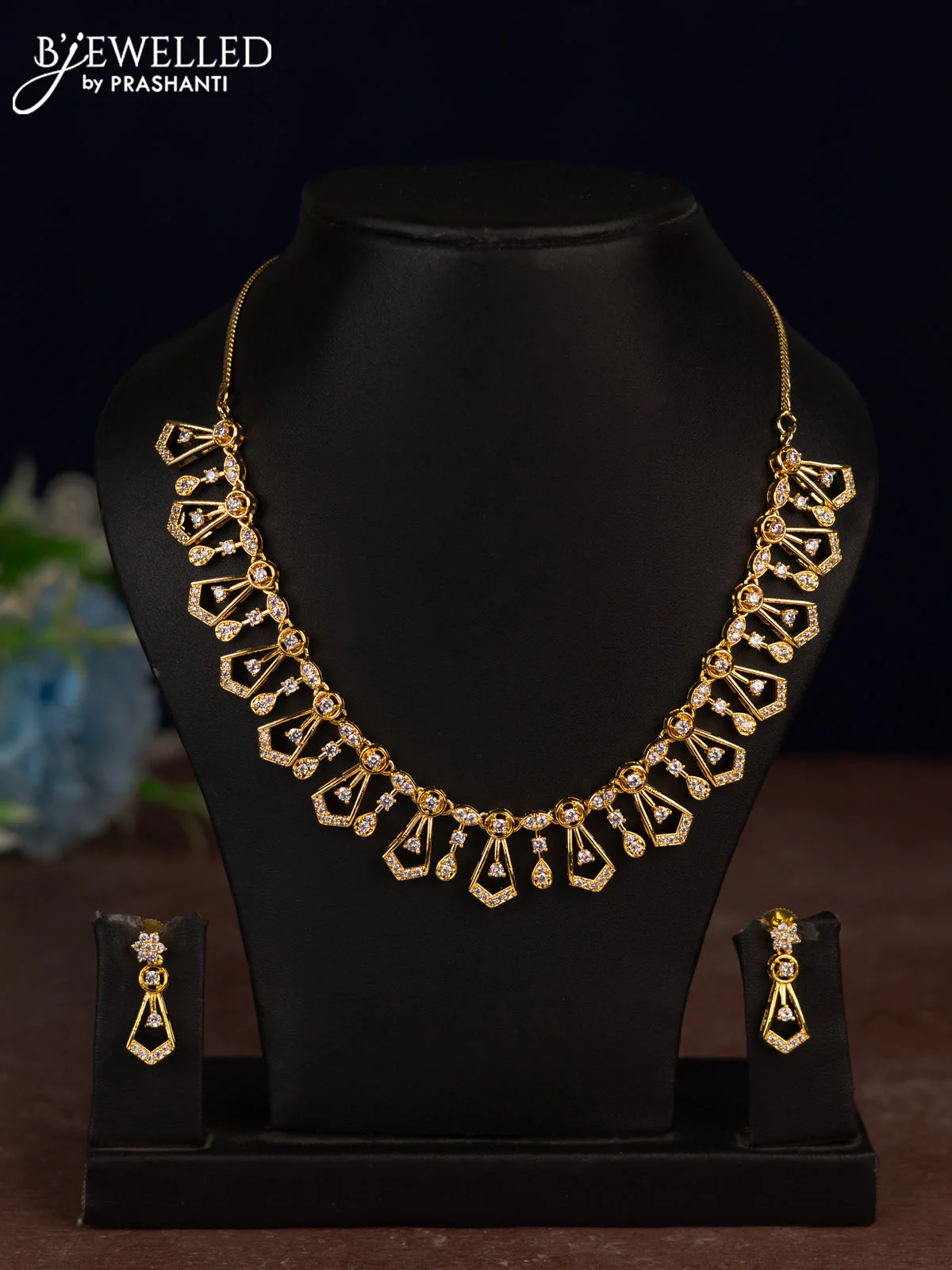 Zircon necklace with cz stones in gold finish
