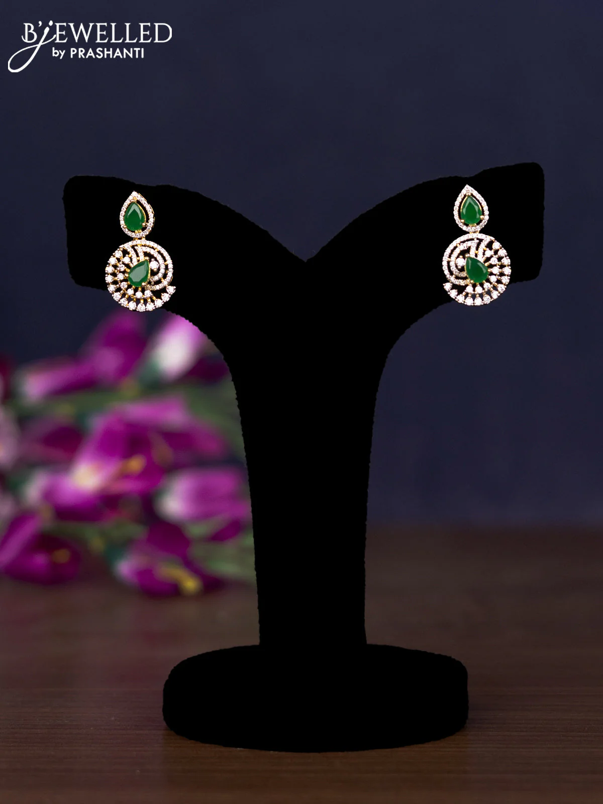 Zircon necklace with emerald and cz stones in gold finish - Image 2