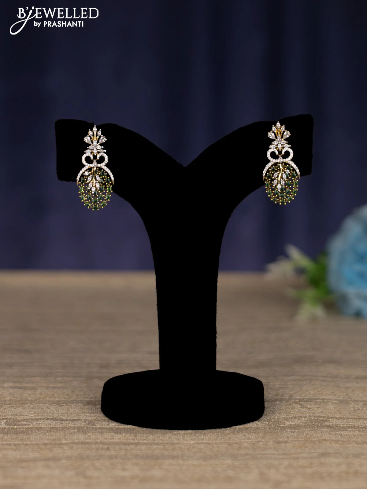 zircon necklace with emerald and cz stones in gold finish - Image 2